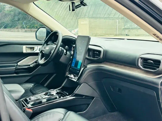 Ford Explorer — Фото автомобиля 11