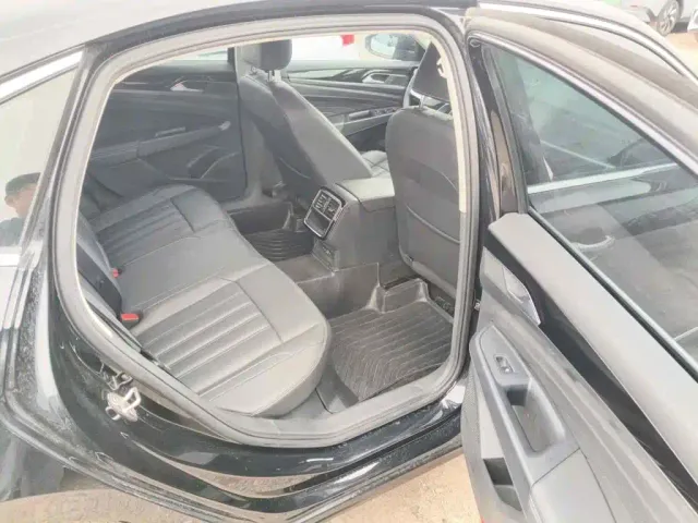 Volkswagen Passat — Фото автомобиля 11