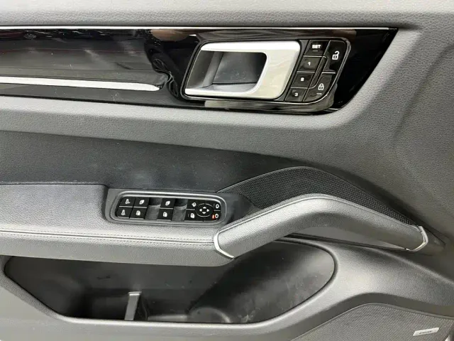 Porsche Cayenne — Фото автомобиля 16