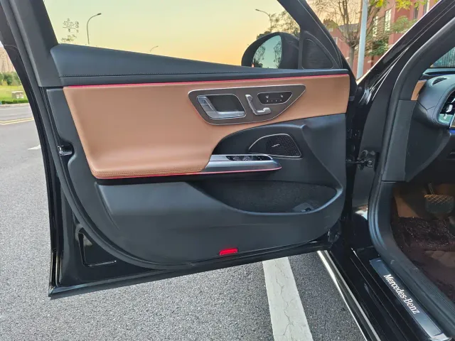 Mercedes-Benz E-Class — Фото автомобиля 16