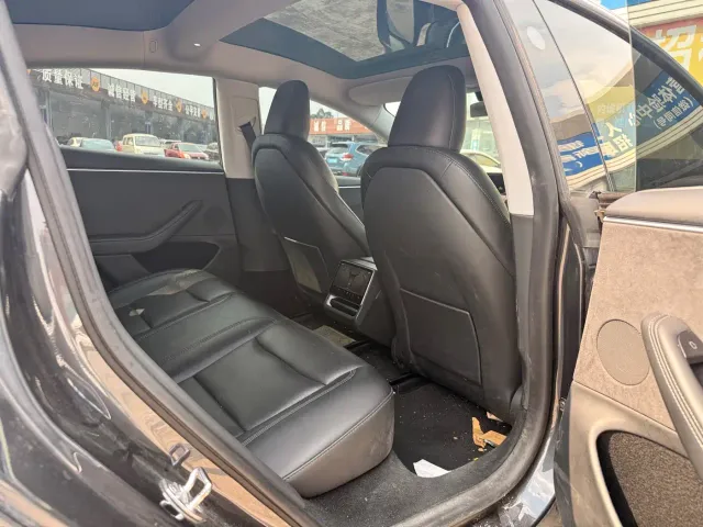 Tesla Model 3 — Фото автомобиля 9