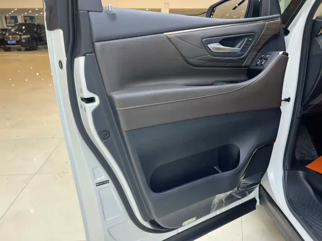 Toyota Vellfire — Фото автомобиля 7