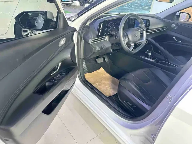 Hyundai Elantra — Фото автомобиля 10