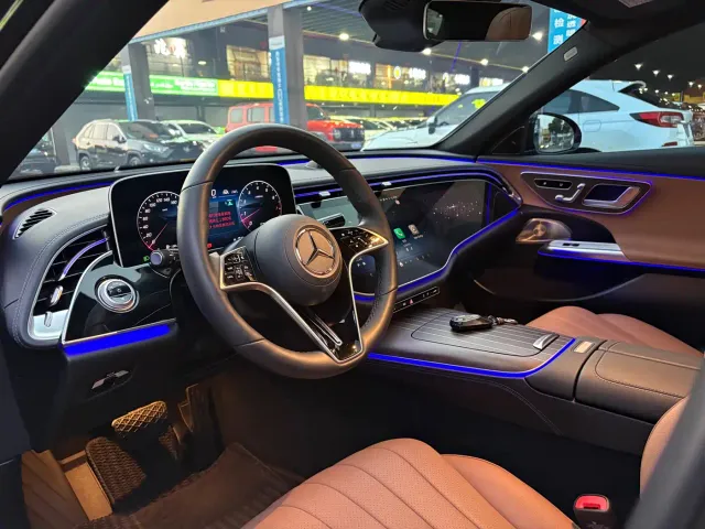 Mercedes-Benz E-Class — Фото автомобиля 4