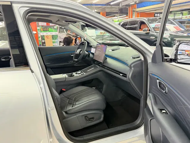 Geely Galaxy Starship 7 EM-i — Фото автомобиля 16