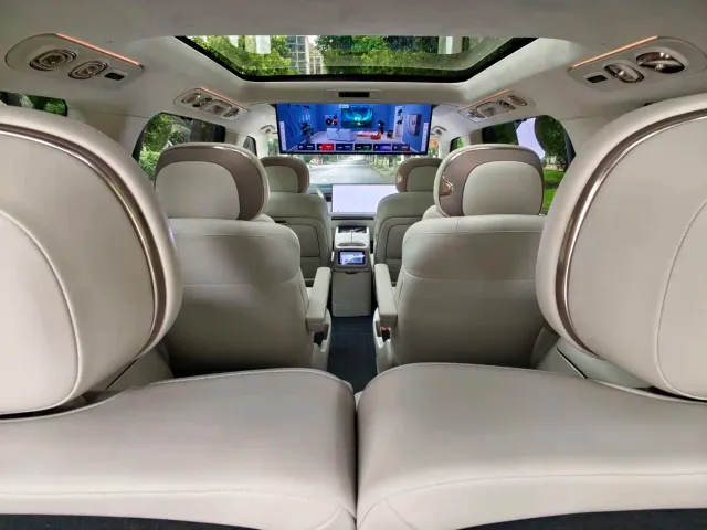 Lynk & Co 900 — Фото автомобиля 13