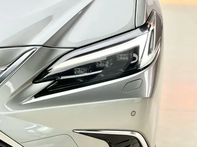 Lexus ES — Фото автомобиля 15