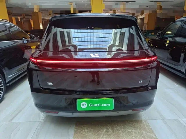 Li Auto L8 — Фото автомобиля 5