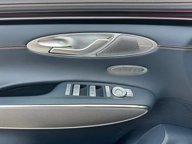 Genesis GV70 — Фото автомобиля 17