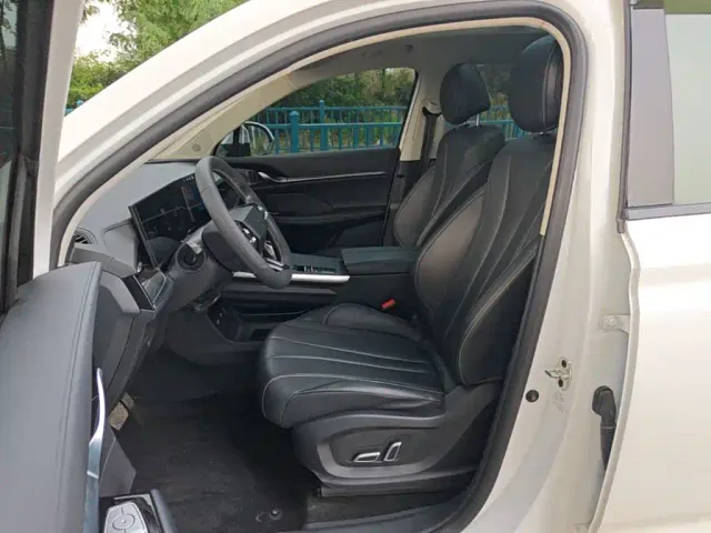 Roewe RX5 Max — Фото автомобиля 14