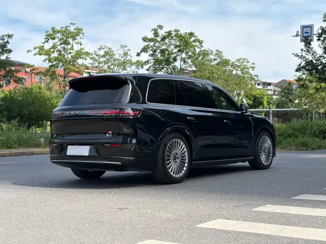 Voyah Auto VOYAH Taisan 2026 Model Base — Фото автомобиля 9