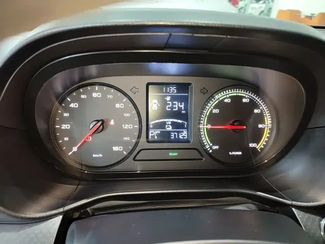 Roewe Clever — Фото автомобиля 11