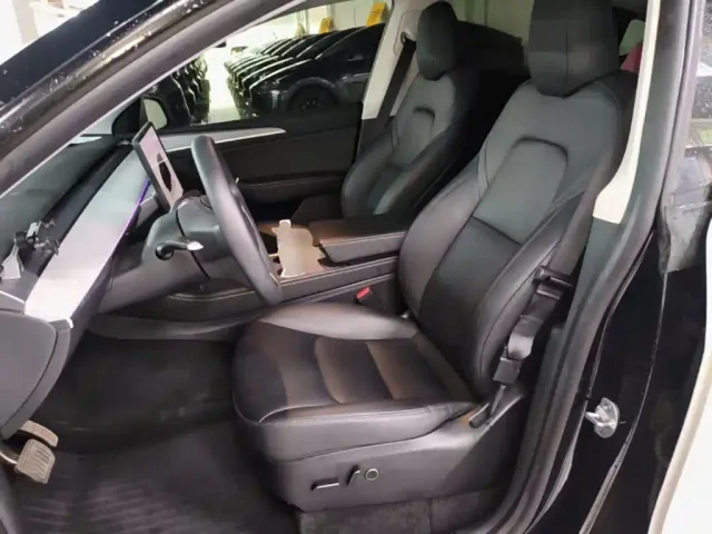 Tesla Model Y — Фото автомобиля 14