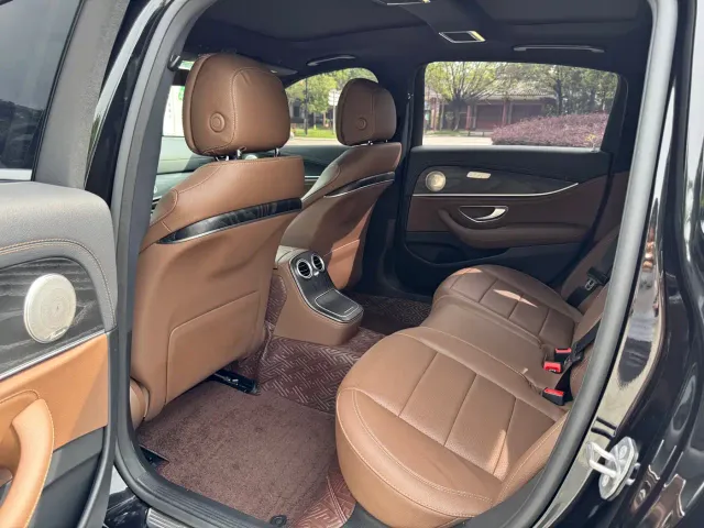 Mercedes-Benz E-Class — Фото автомобиля 11