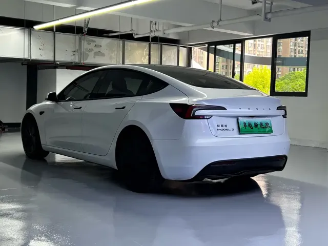 Tesla Model 3 — Фото автомобиля 13