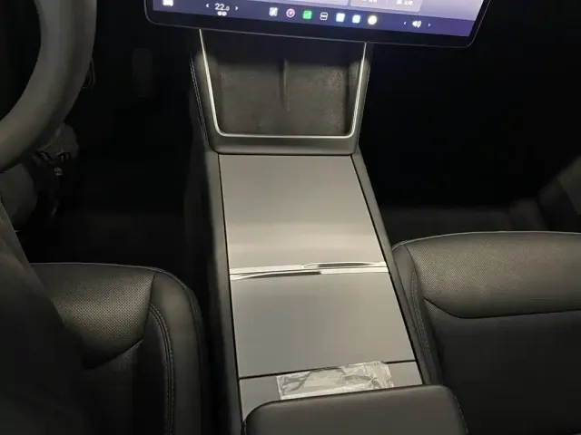 Tesla Model Y — Фото автомобиля 27
