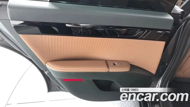 Hyundai Grandeur Grandeur (GN7) 2.5 Бензин 2WD — Фото автомобиля 25