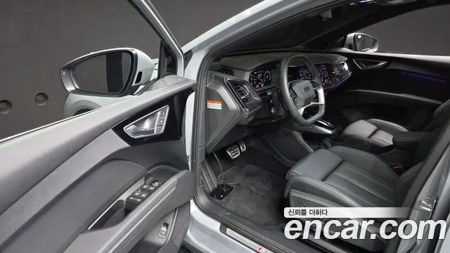 Audi Q4 e-tron — Фото автомобиля 10