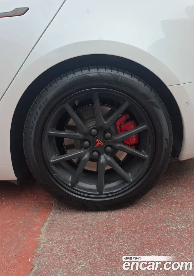 Tesla Model 3 — Фото автомобиля 6