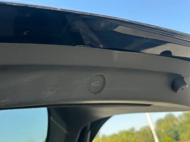 Tesla Model Y — Фото автомобиля 23