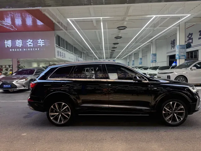 Audi Q7 — Фото автомобиля 27