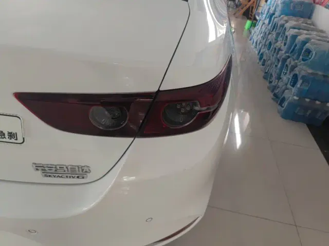 Mazda Axela — Фото автомобиля 23