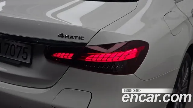 Mercedes-Benz E-Class — Фото автомобиля 8