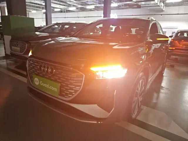 Фотография автомобиля — Audi Q4 e-tron