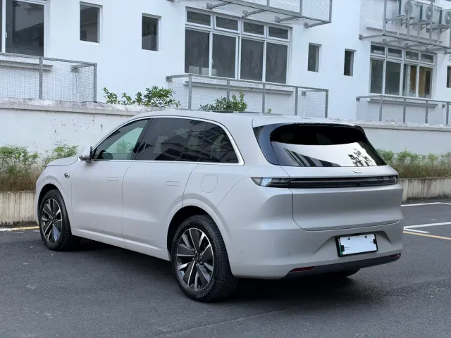 Li Auto L6 — Фото автомобиля 11