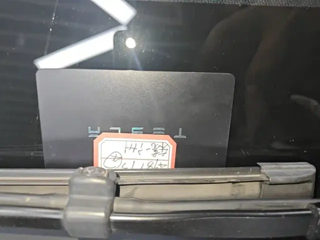 Tesla Model 3 — Фото автомобиля 8