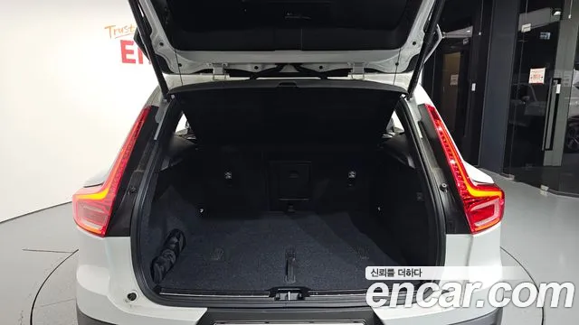 Volvo XC40 — Фото автомобиля 20