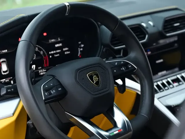 Lamborghini Urus — Фото автомобиля 9