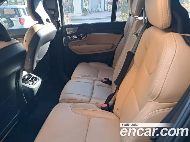 Volvo XC90 — Фото автомобиля 11