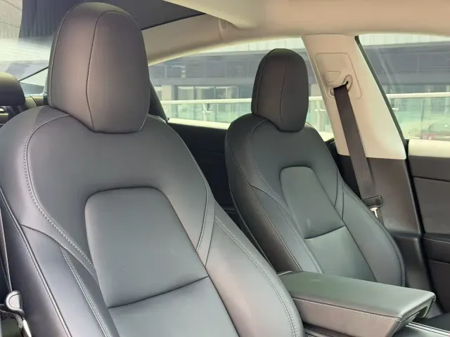Tesla Model 3 — Фото автомобиля 6