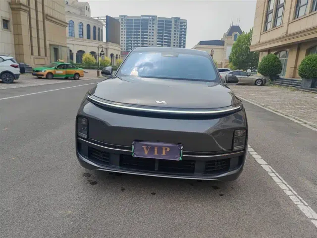 Li Auto L8 — Фото автомобиля 2
