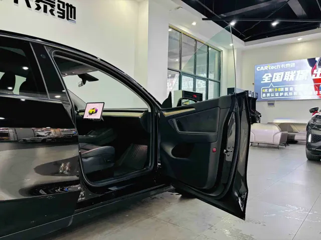 Tesla Model Y — Фото автомобиля 22