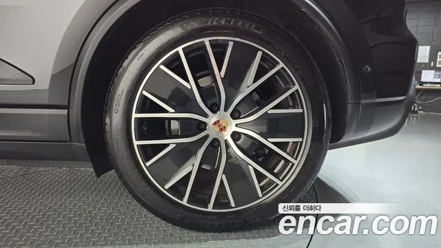 Porsche Macan Electric — Фото автомобиля 6