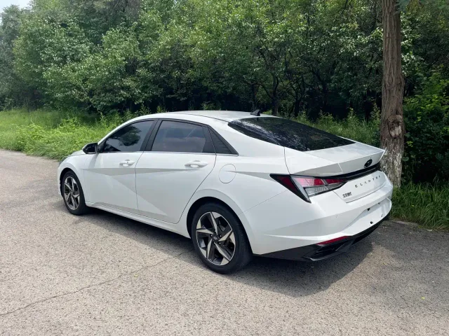 Hyundai Elantra — Фото автомобиля 15