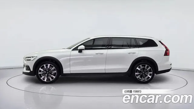 Вольво V60 — Фото автомобиля 5