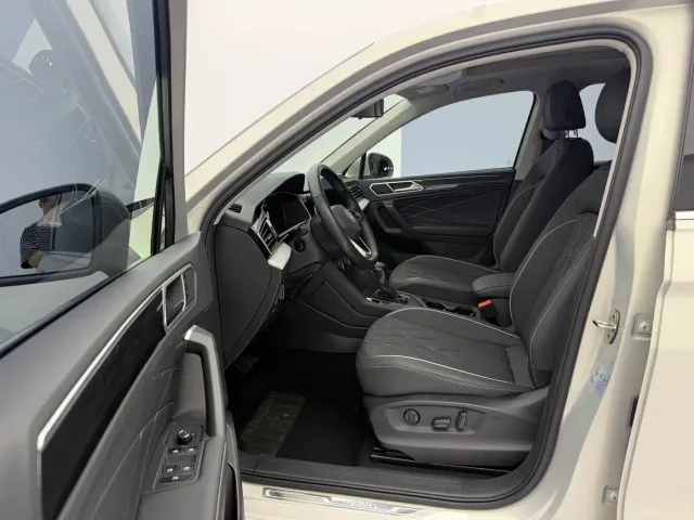 Volkswagen Tiguan L — Фото автомобиля 20