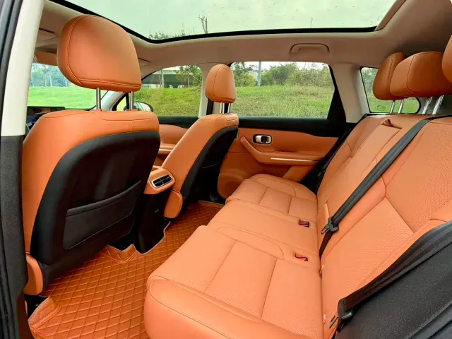 Leapmotor C10 — Фото автомобиля 6