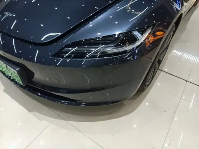 Tesla Model 3 — Фото автомобиля 23