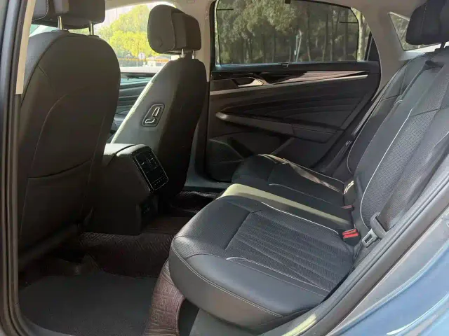 Volkswagen Passat — Фото автомобиля 6