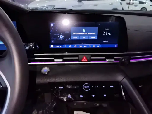 Hyundai Elantra — Фото автомобиля 12