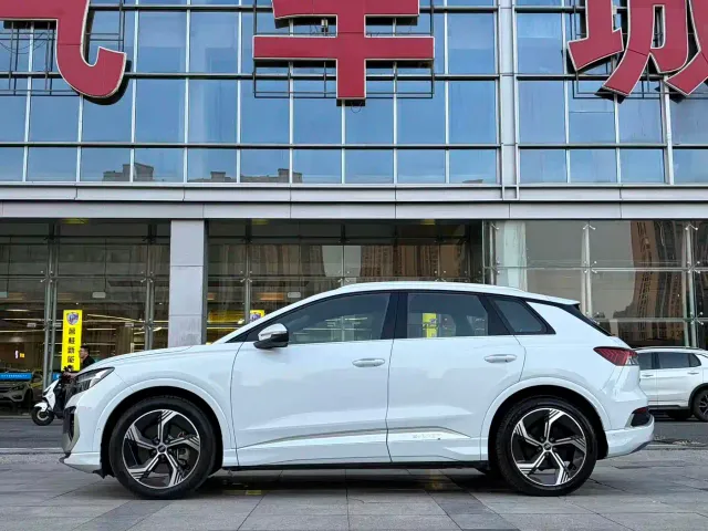 Audi Q4 e-tron — Фото автомобиля 8