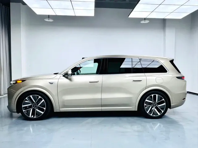 Li Auto L9 — Фото автомобиля 14