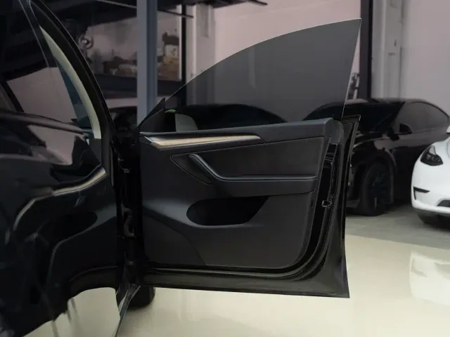 Tesla Model Y — Фото автомобиля 17