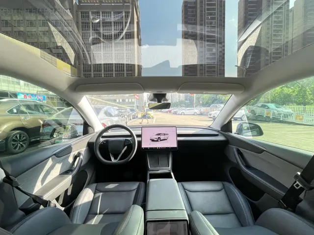 Tesla Model Y — Фото автомобиля 17