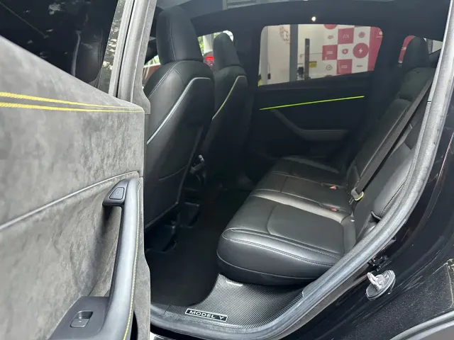 Tesla Model Y — Фото автомобиля 12