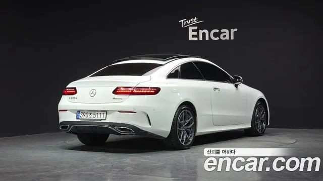 Mercedes-Benz E-Class — Фото автомобиля 2